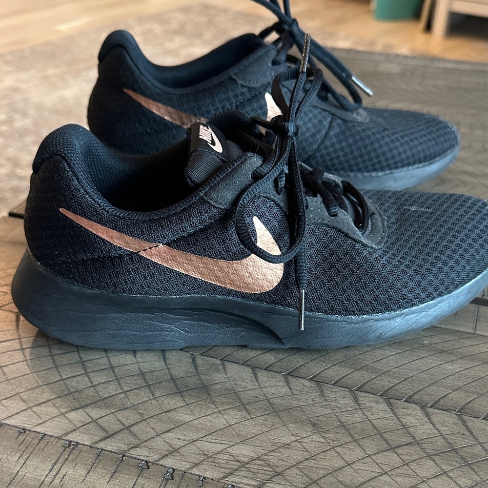 Nike Black and Bronze/Gold Women's Sneakers
